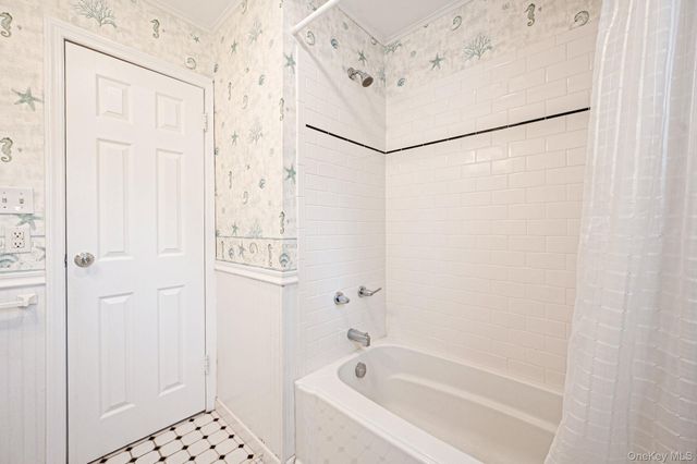108 Ketewamoke Avenue, Babylon, NY 11702