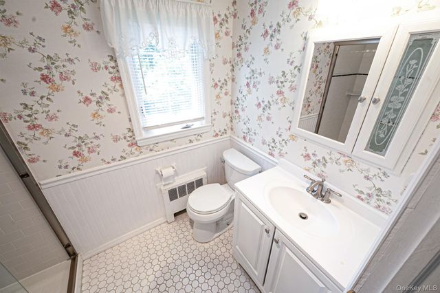 108 Ketewamoke Avenue, Babylon, NY 11702