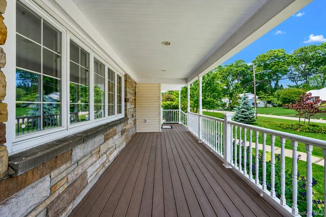 108 Ketewamoke Avenue, Babylon, NY 11702