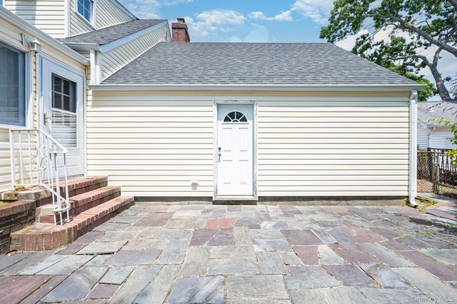 108 Ketewamoke Avenue, Babylon, NY 11702