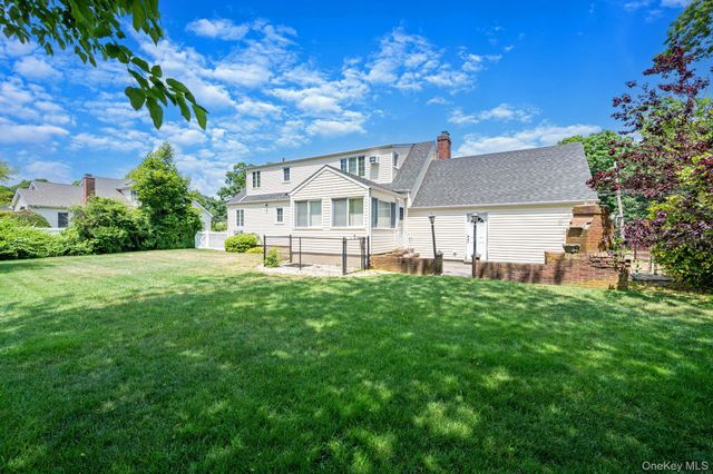 108 Ketewamoke Avenue, Babylon, NY 11702