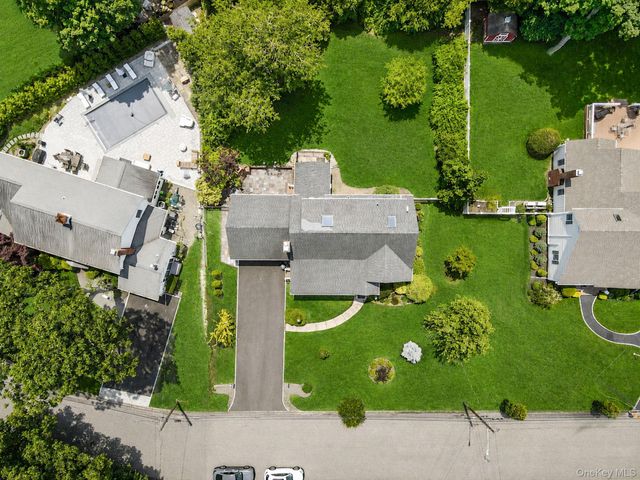 108 Ketewamoke Avenue, Babylon, NY 11702