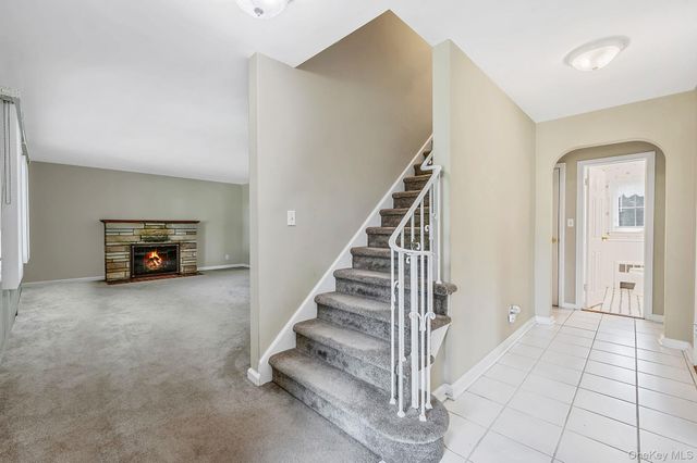 108 Ketewamoke Avenue, Babylon, NY 11702