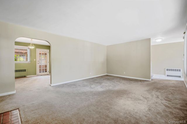 108 Ketewamoke Avenue, Babylon, NY 11702