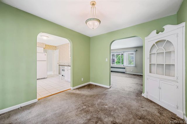 108 Ketewamoke Avenue, Babylon, NY 11702