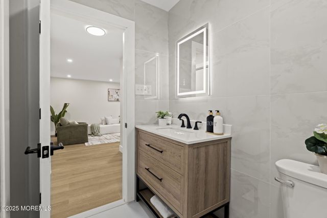 84 Parkway Drive B, Freehold, NJ 07728