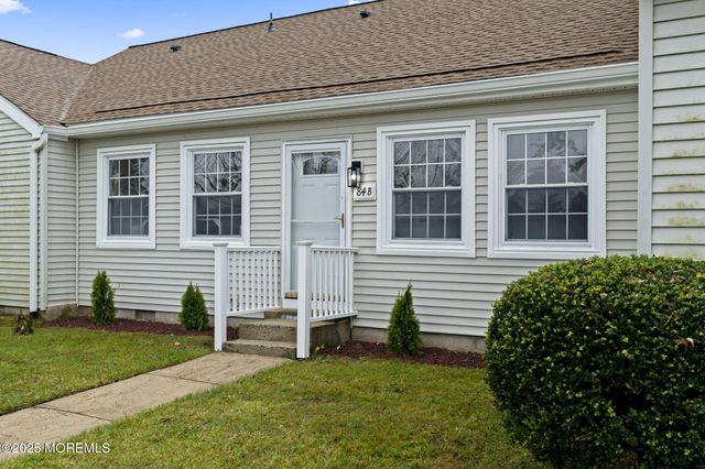 84 Parkway Drive B, Freehold, NJ 07728