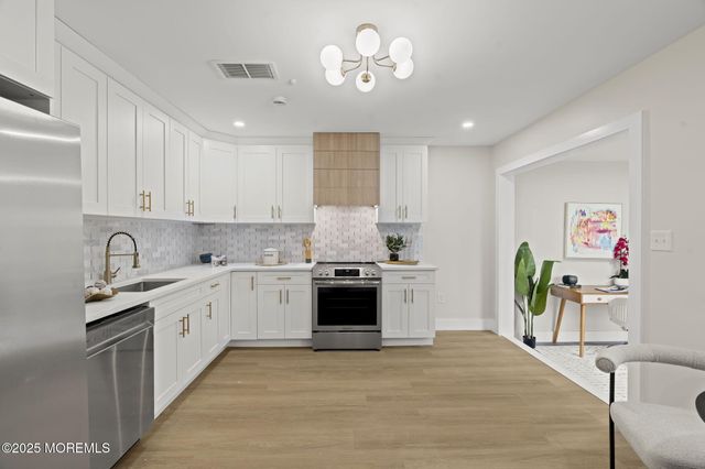 84 Parkway Drive B, Freehold, NJ 07728