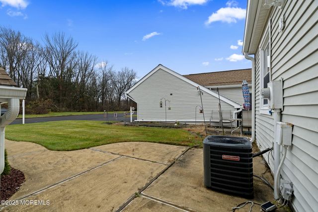 84 Parkway Drive B, Freehold, NJ 07728