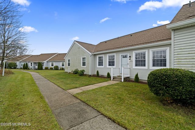 84 Parkway Drive B, Freehold, NJ 07728