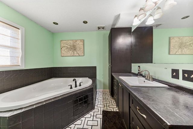 227 3rd Avenue NE, Faribault, MN 55021