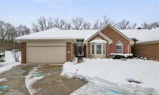 671 Woodhaven Drive, Commerce Charter Township, MI 48390