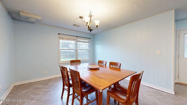 1812 The Meadow Rd, Louisville, KY 40223