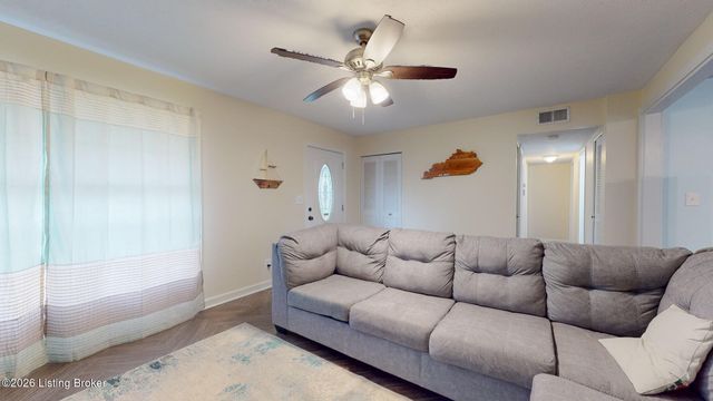 1812 The Meadow Rd, Louisville, KY 40223