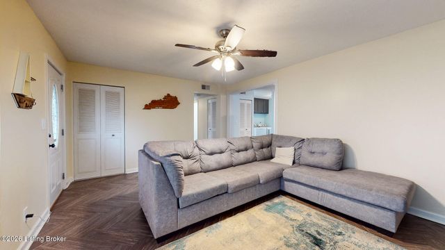 1812 The Meadow Rd, Louisville, KY 40223