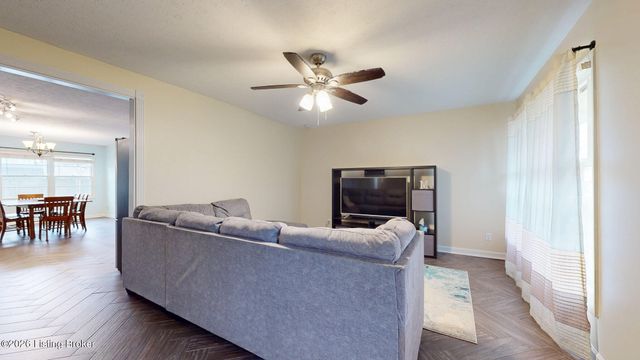 1812 The Meadow Rd, Louisville, KY 40223