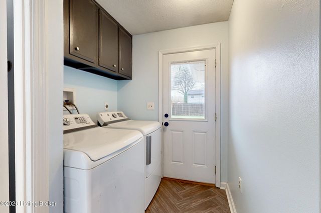 1812 The Meadow Rd, Louisville, KY 40223