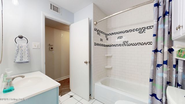 1812 The Meadow Rd, Louisville, KY 40223