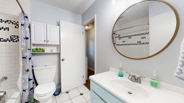 1812 The Meadow Rd, Louisville, KY 40223