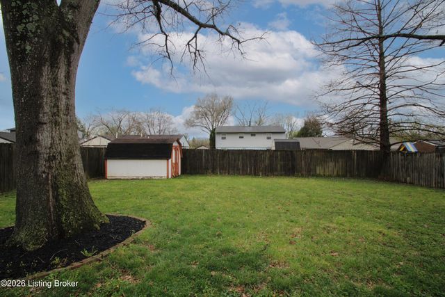 1812 The Meadow Rd, Louisville, KY 40223