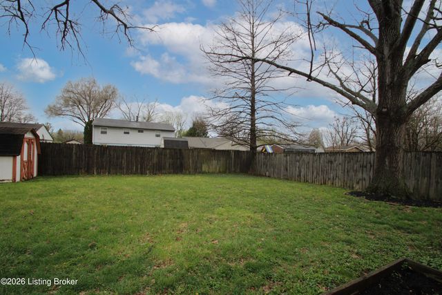 1812 The Meadow Rd, Louisville, KY 40223