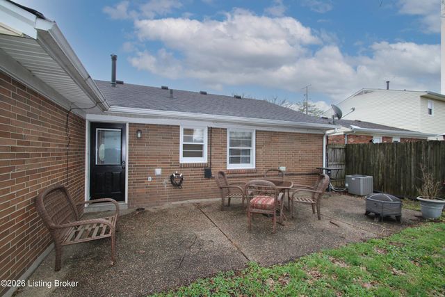 1812 The Meadow Rd, Louisville, KY 40223