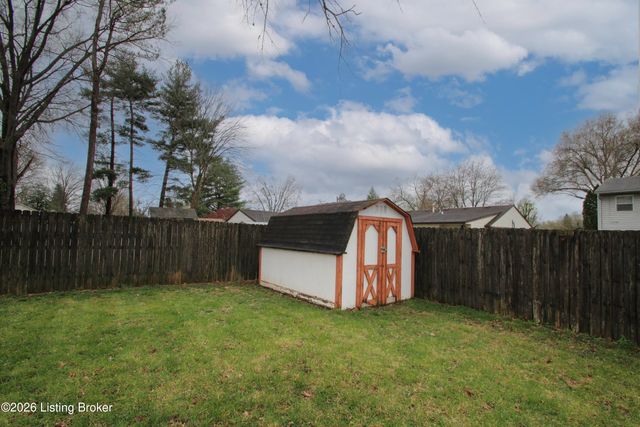 1812 The Meadow Rd, Louisville, KY 40223