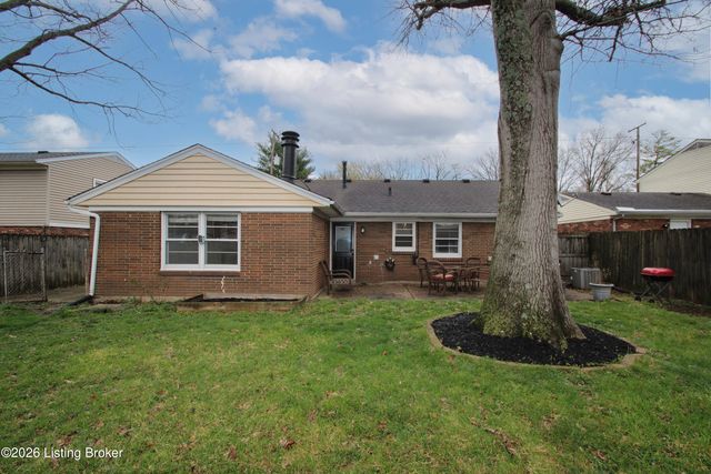 1812 The Meadow Rd, Louisville, KY 40223