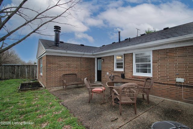 1812 The Meadow Rd, Louisville, KY 40223