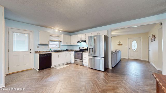 1812 The Meadow Rd, Louisville, KY 40223