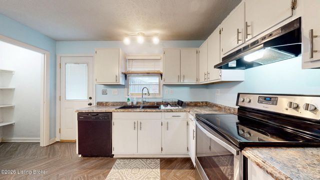 1812 The Meadow Rd, Louisville, KY 40223