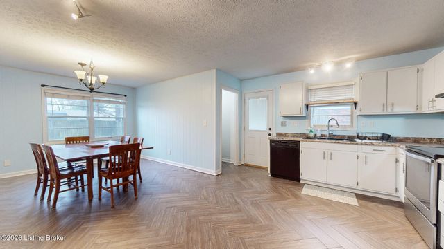 1812 The Meadow Rd, Louisville, KY 40223