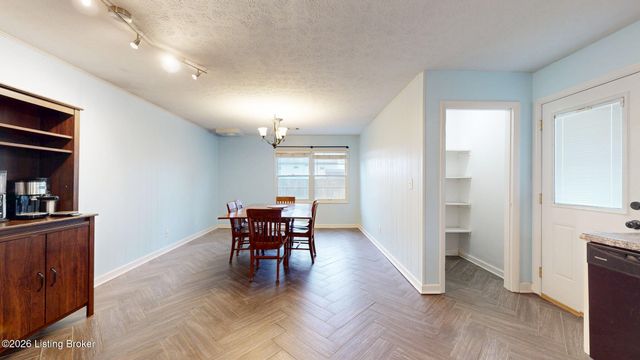 1812 The Meadow Rd, Louisville, KY 40223