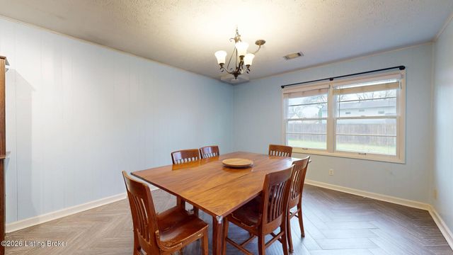 1812 The Meadow Rd, Louisville, KY 40223