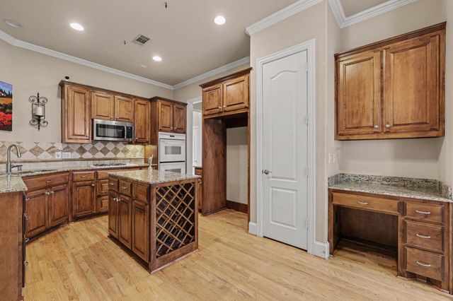 2811 Welborn Street, Dallas, TX 75219
