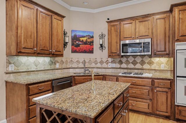 2811 Welborn Street, Dallas, TX 75219