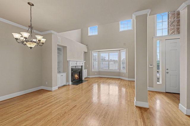 2811 Welborn Street, Dallas, TX 75219
