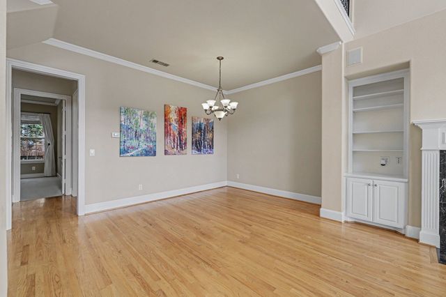 2811 Welborn Street, Dallas, TX 75219