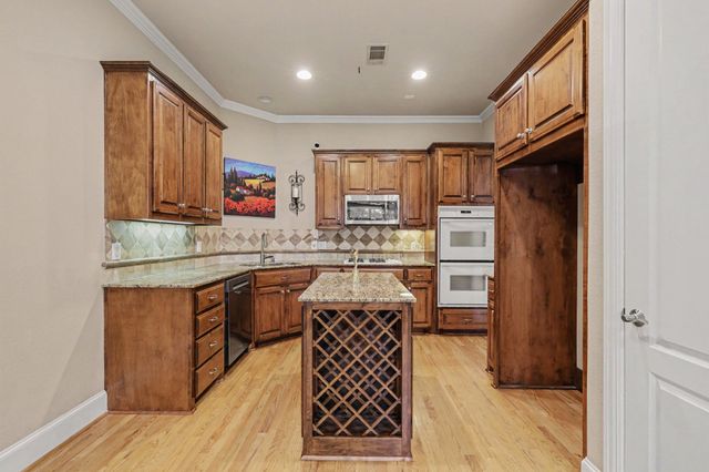 2811 Welborn Street, Dallas, TX 75219