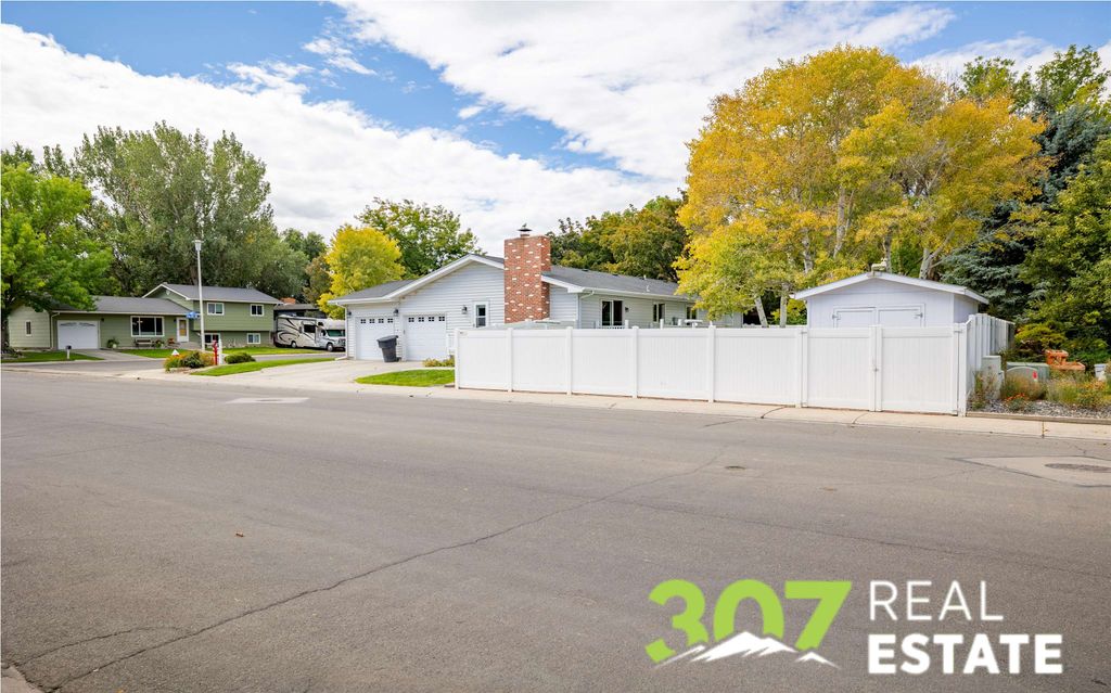 481 Sunlight Dr, Powell, WY 82435 photo 4