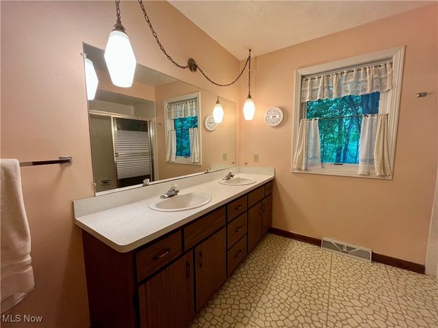 14280 Sweetbriar Lane, Novelty, OH 44072