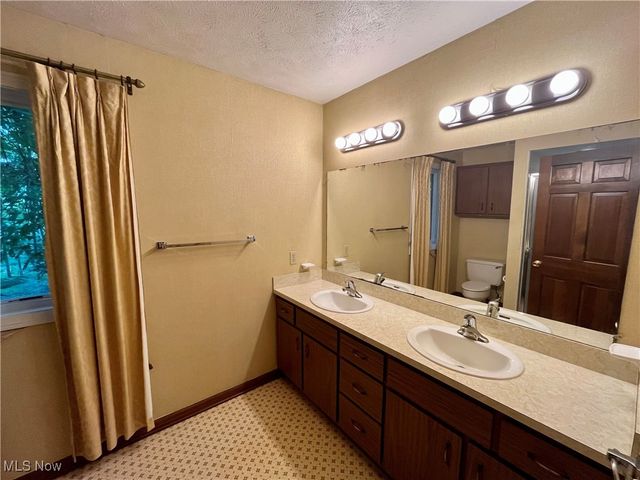 14280 Sweetbriar Lane, Novelty, OH 44072