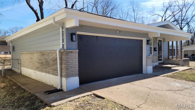 10216 Pannell Drive, St Louis, MO 63136