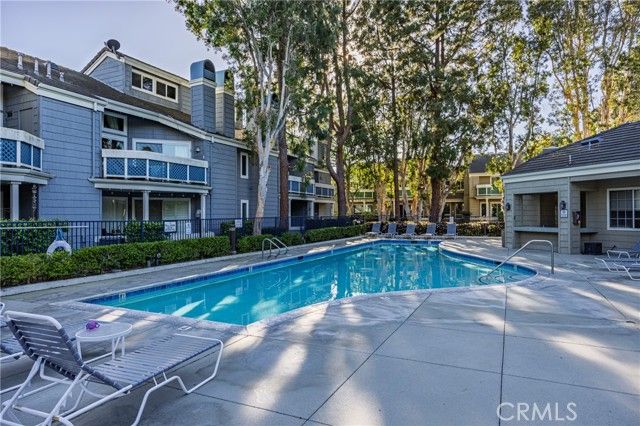 7291 Coho Dr 105, Huntington Beach, CA 92648