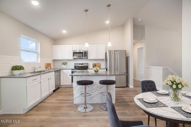 2049 Pear Tree Lane, Delta, OH 43515