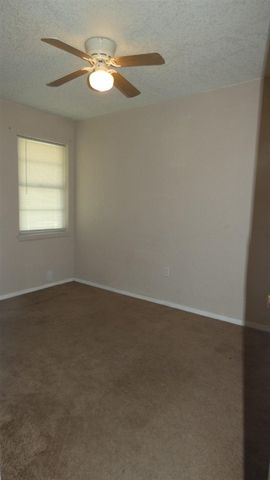 2205 NW 46th St, Lawton, OK 73505