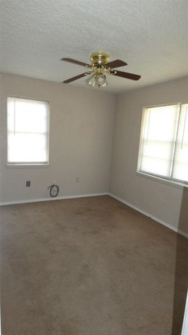 2205 NW 46th St, Lawton, OK 73505