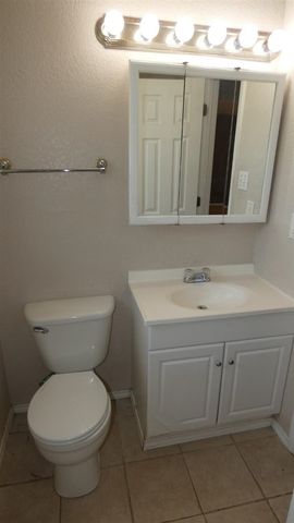 2205 NW 46th St, Lawton, OK 73505