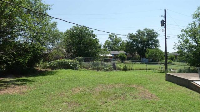 2205 NW 46th St, Lawton, OK 73505