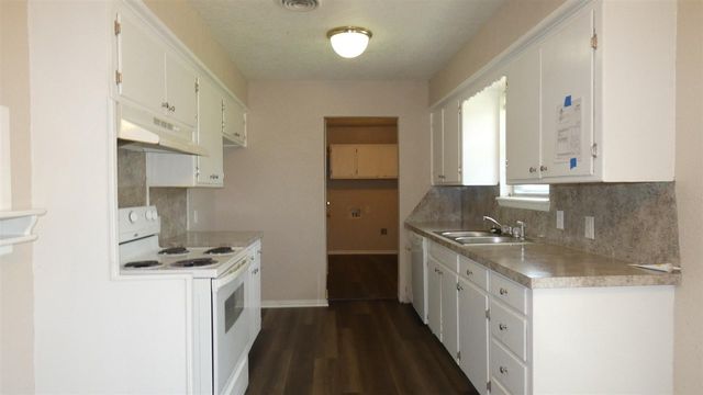 2205 NW 46th St, Lawton, OK 73505